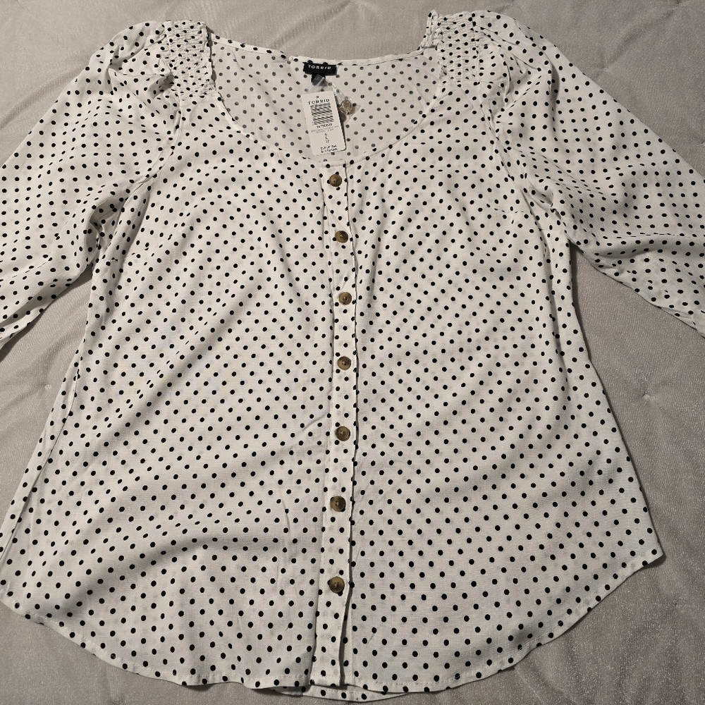 NWT!! Polka dot blouse